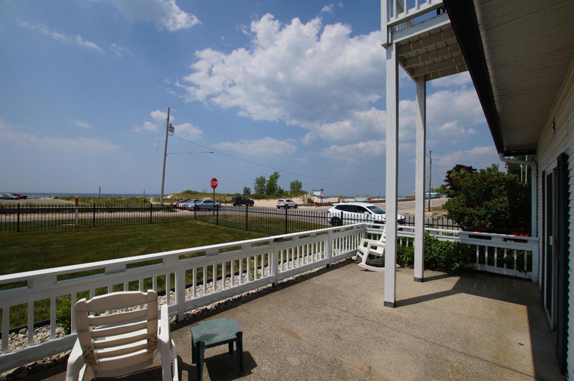 Snyders Shoreline Inn Ludington Exterior foto